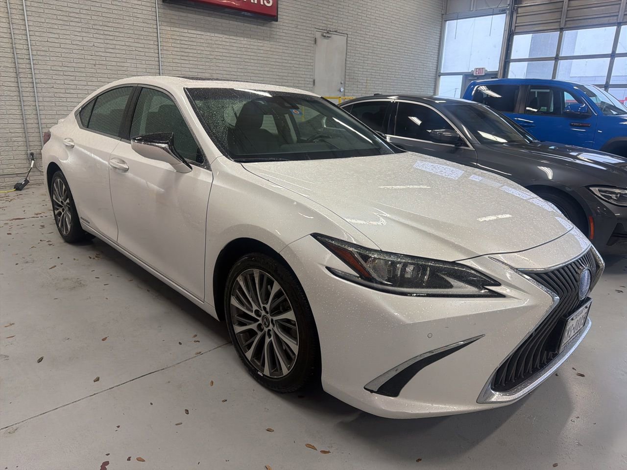 Used 2021 Lexus ES 300h w/ Premium Package image 2