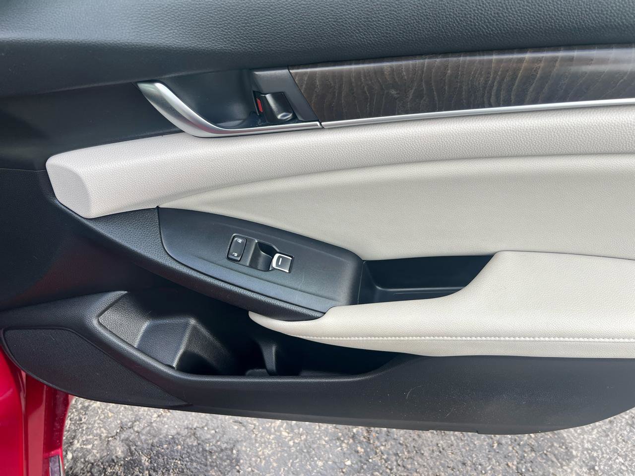 Used 2018 Honda Accord EX image 9