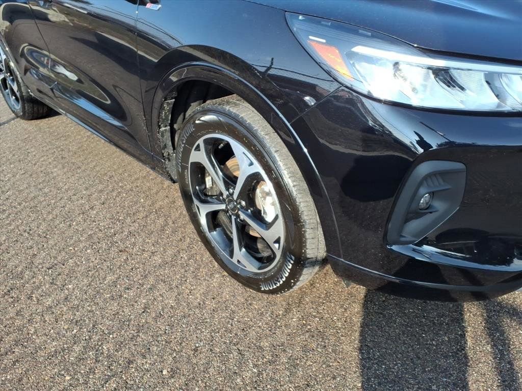 Certified 2023 Ford Escape ST-Line Select w/ Tech Pack #2 image 5