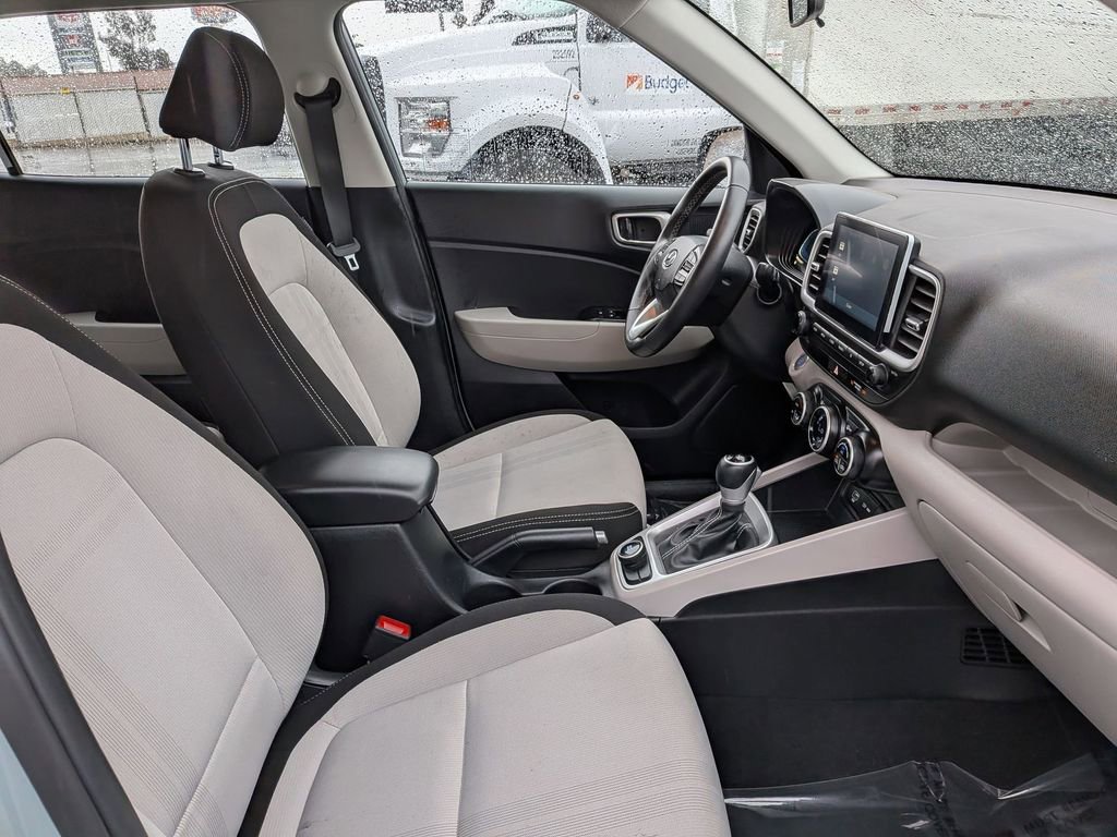 Used 2025 Hyundai Venue SEL image 31