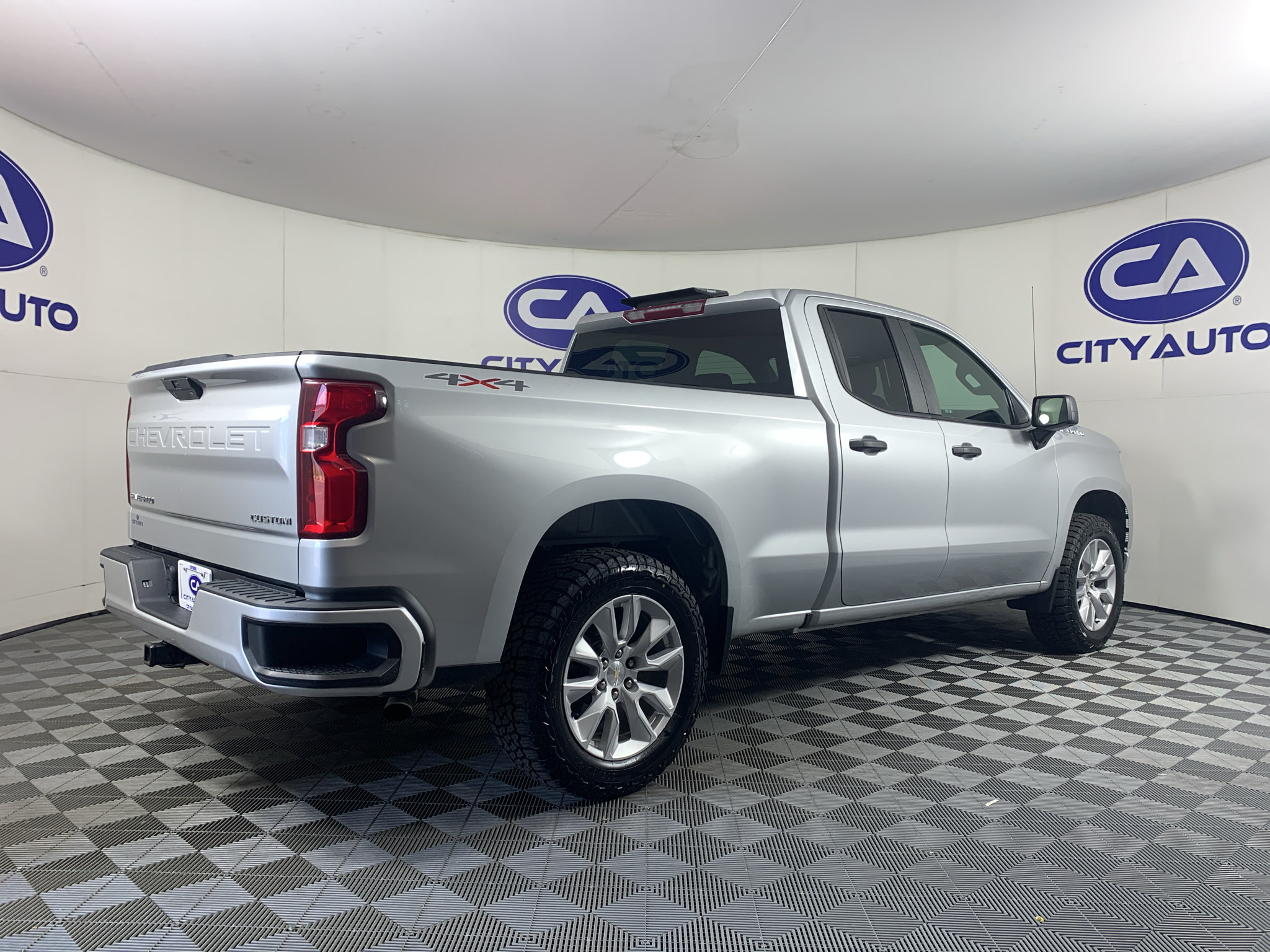 Used 2022 Chevrolet Silverado 1500 Custom AWD/4WD image 3