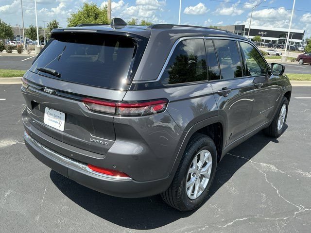 Used 2023 Jeep Grand Cherokee Limited AWD/4WD image 4