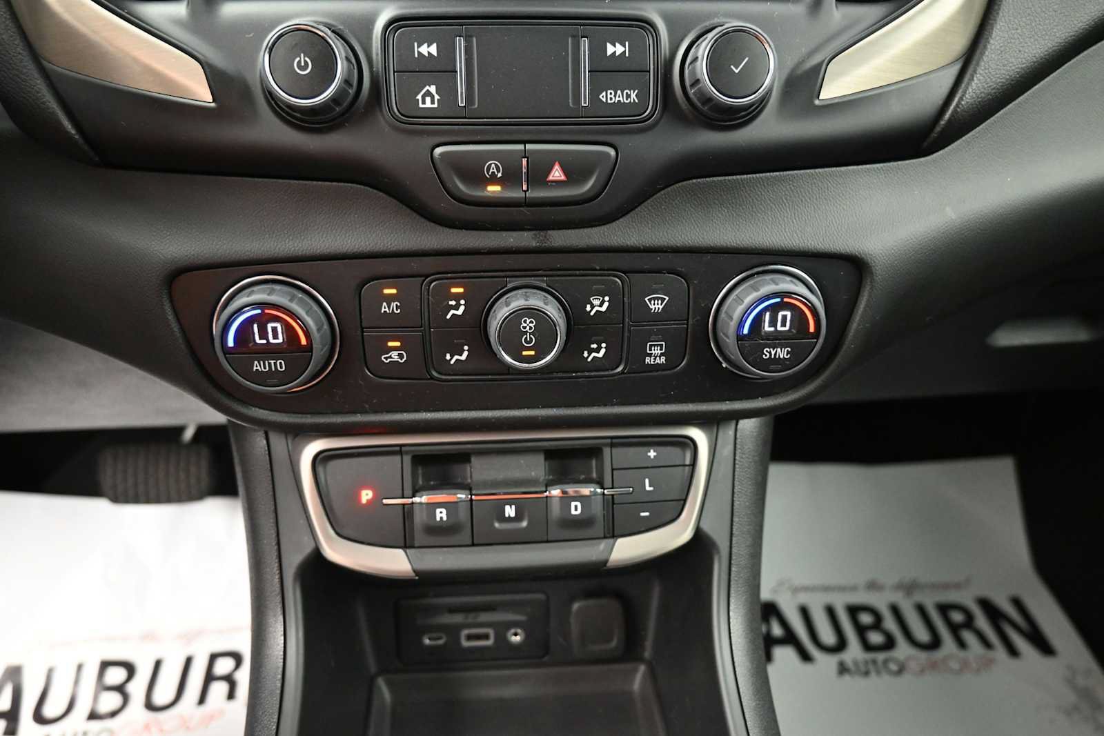 Used 2022 GMC Terrain Denali w/ Denali Premium Package AWD/4WD image 8