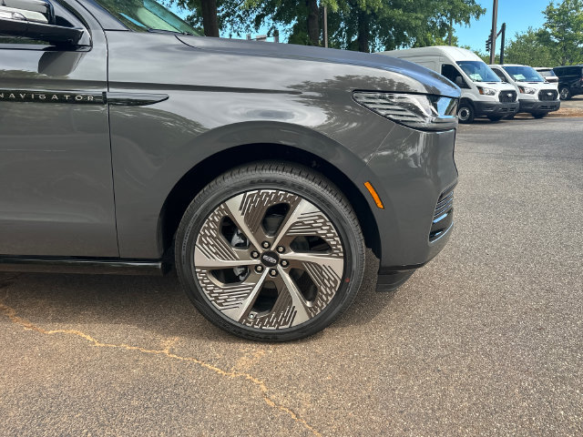 New 2026 Lincoln Navigator Black Label w/ Black Label Special Edition AWD/4WD image 13