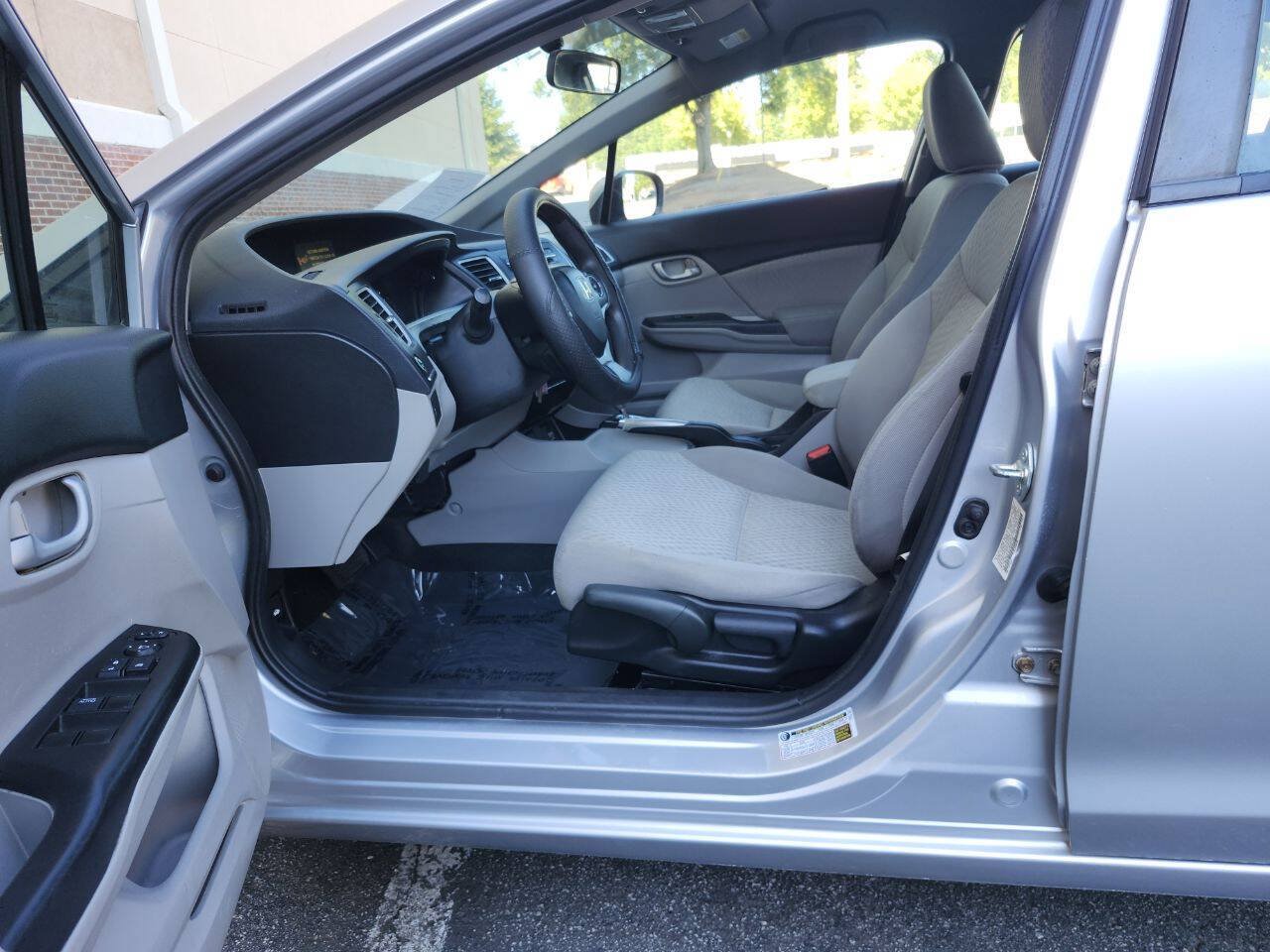 Used 2015 Hyundai Elantra Limited FWD image 4