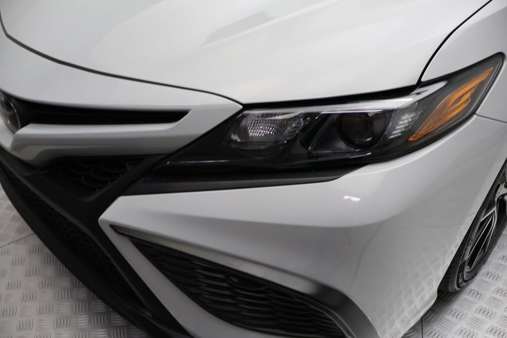 Used 2024 Toyota Camry SE w/ Convenience Package image 3