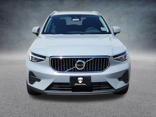 New 2025 Volvo XC40 B5 Core w/ Protection Package Premier AWD/4WD image 2