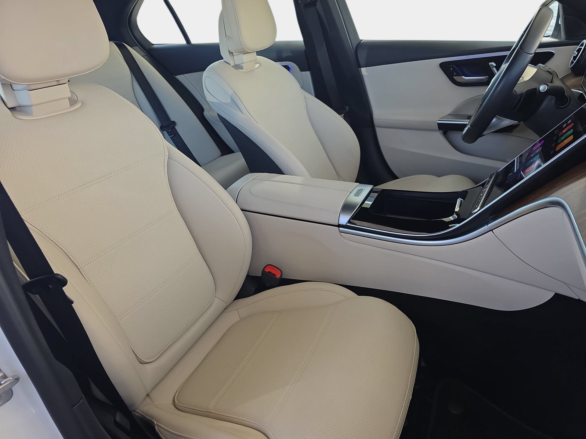 Used 2025 Mercedes-Benz C 300 Sedan image 10