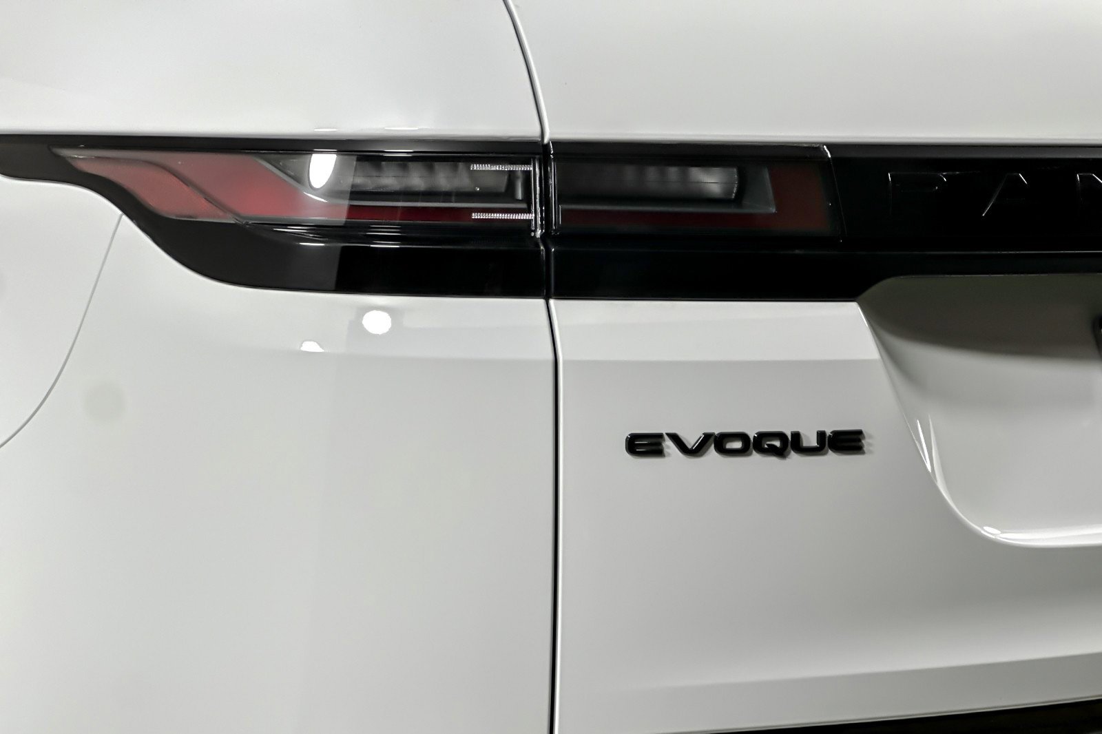 Used 2024 Land Rover Range Rover Evoque Dynamic SE image 26