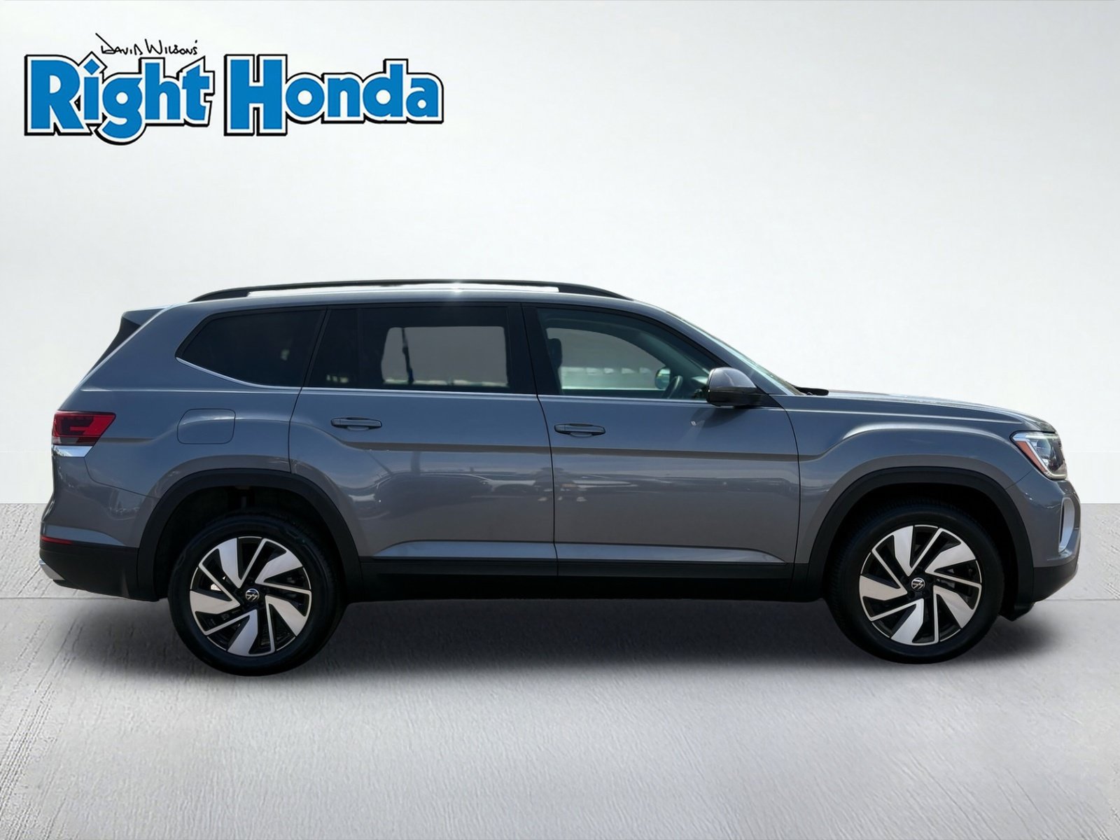 Used 2025 Volkswagen Atlas SE AWD/4WD image 8