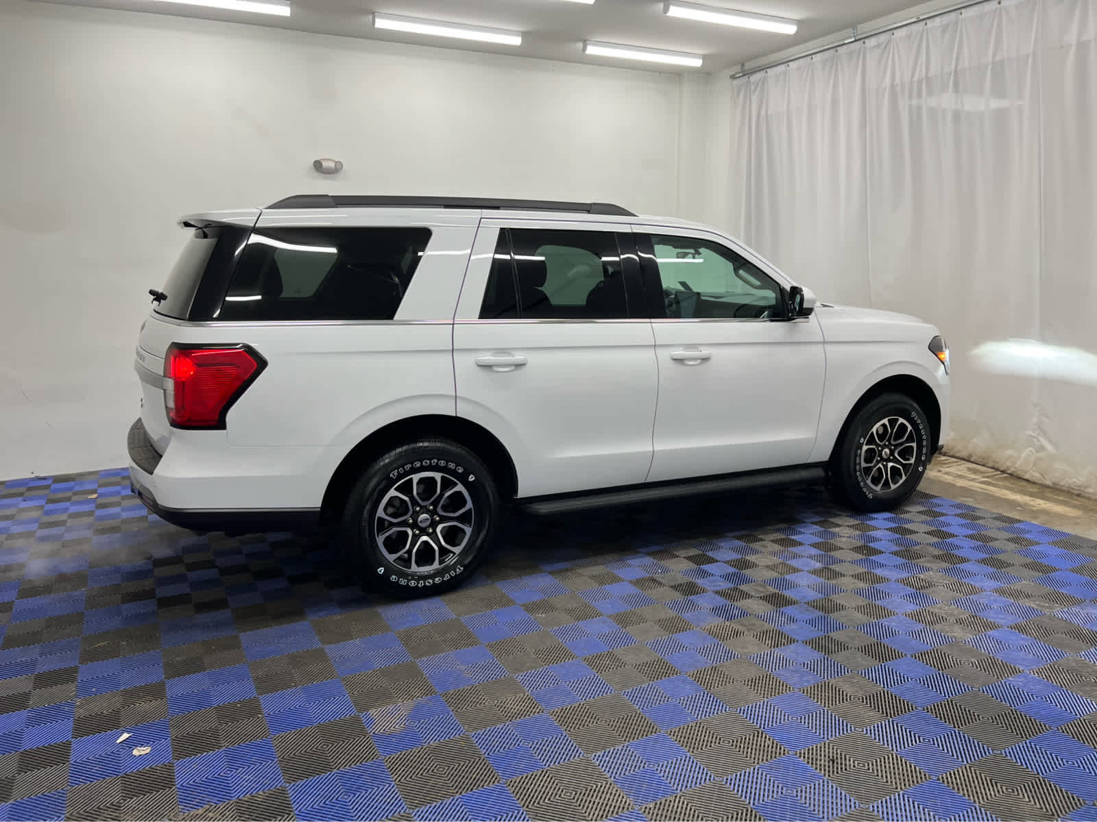 Used 2022 Ford Expedition XLT image 6