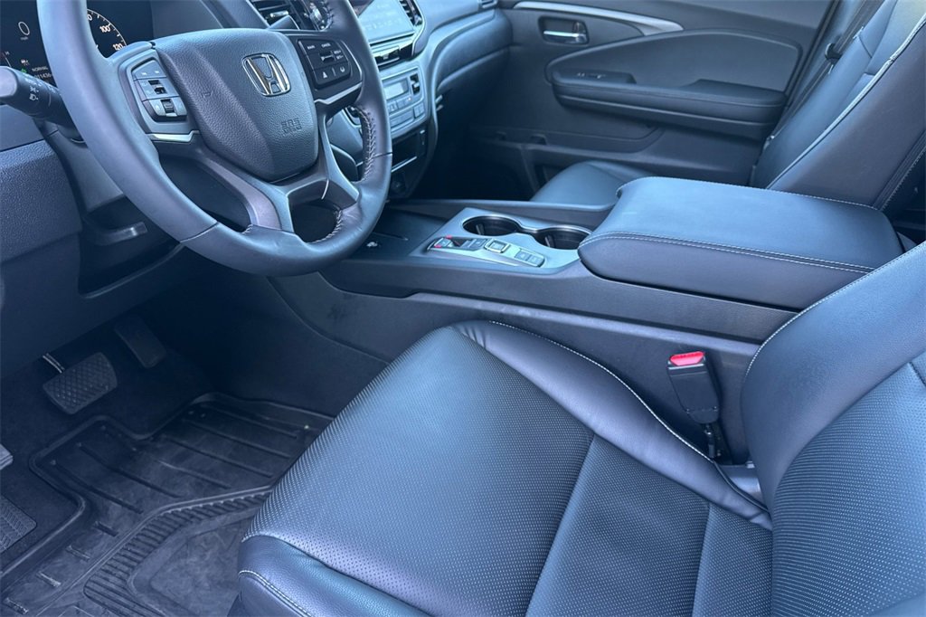 Certified 2025 Honda Ridgeline RTL+ image 12