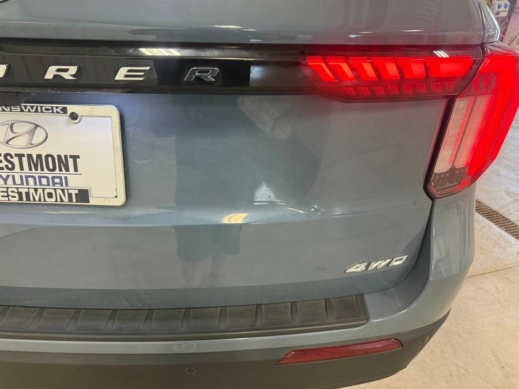 Used 2025 Ford Explorer Active AWD/4WD image 20