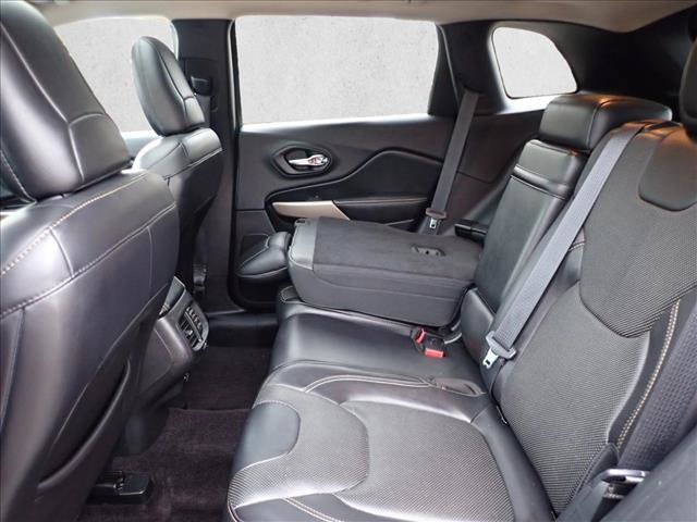 Used 2017 Jeep Cherokee Limited w/ Luxury Group AWD/4WD image 9