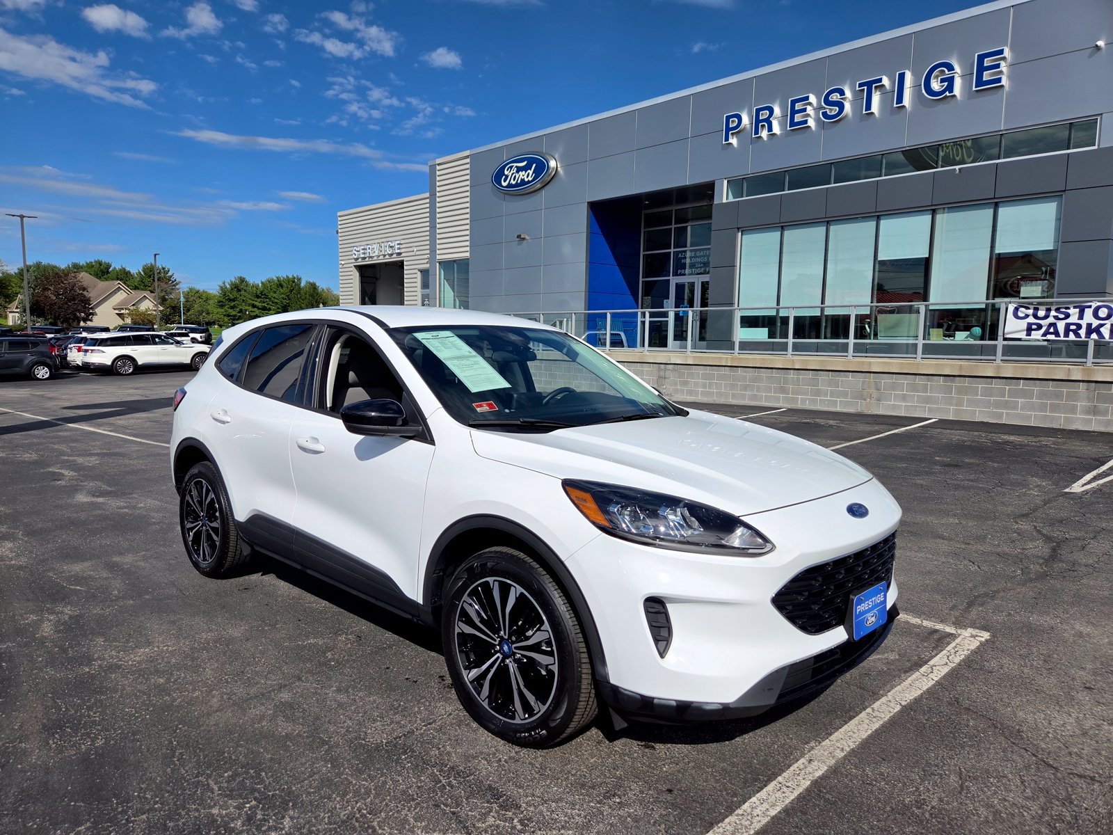 Used 2022 Ford Escape SE w/ SE Sport Appearance Package AWD/4WD image 1