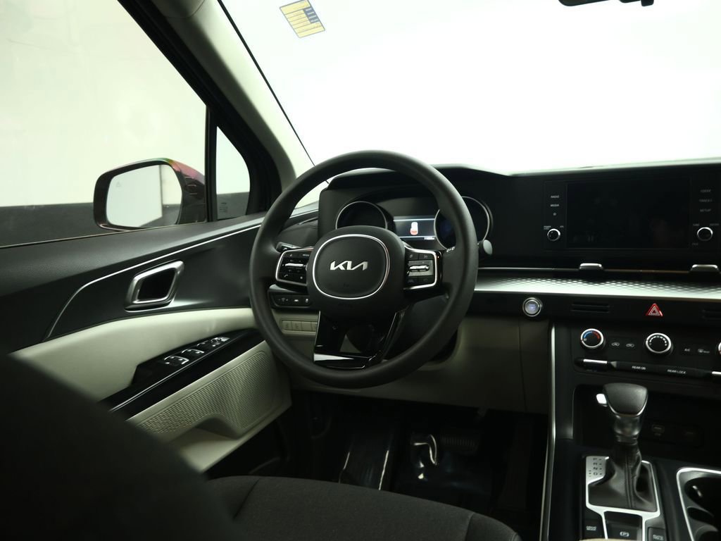 Used 2024 Kia Carnival LX image 38