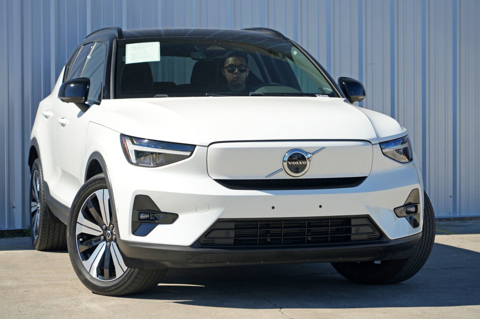Used 2023 Volvo XC40 Recharge Plus w/ Protection Package Premier image 4