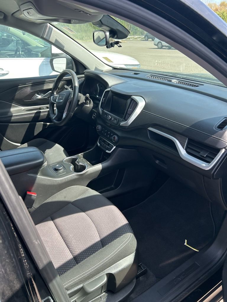 Used 2022 GMC Terrain SLE w/ Elevation Edition image 10