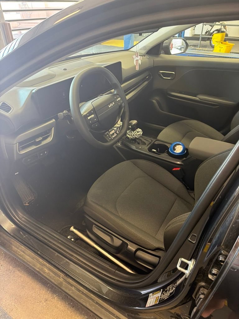 Used 2025 Kia K4 FWD image 2