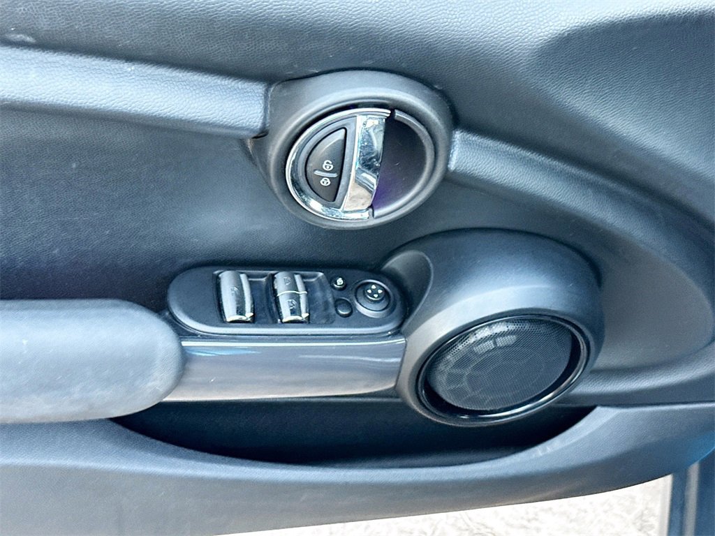 Used 2018 MINI Cooper Convertible image 19