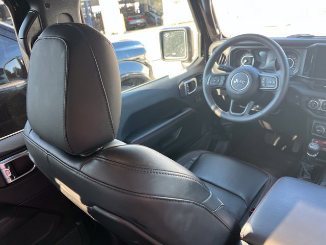 Used 2025 Jeep Gladiator Rubicon AWD/4WD image 8