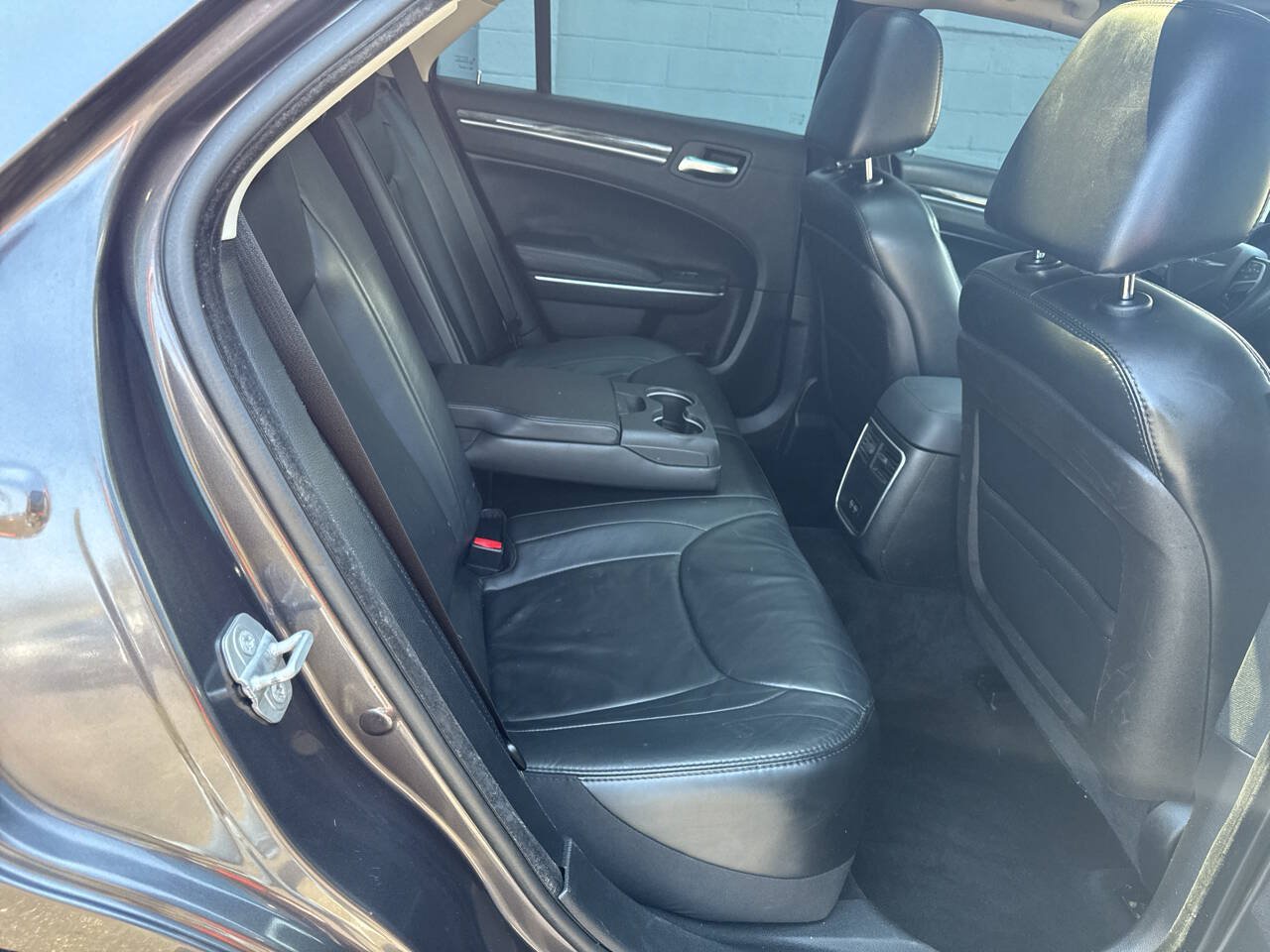 Used 2015 Chrysler 300 Limited RWD image 21