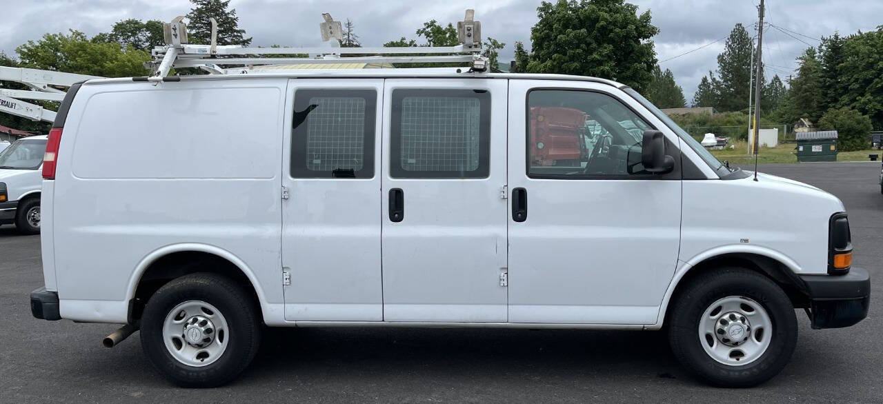 Used 2015 Chevrolet Express 2500 RWD image 4