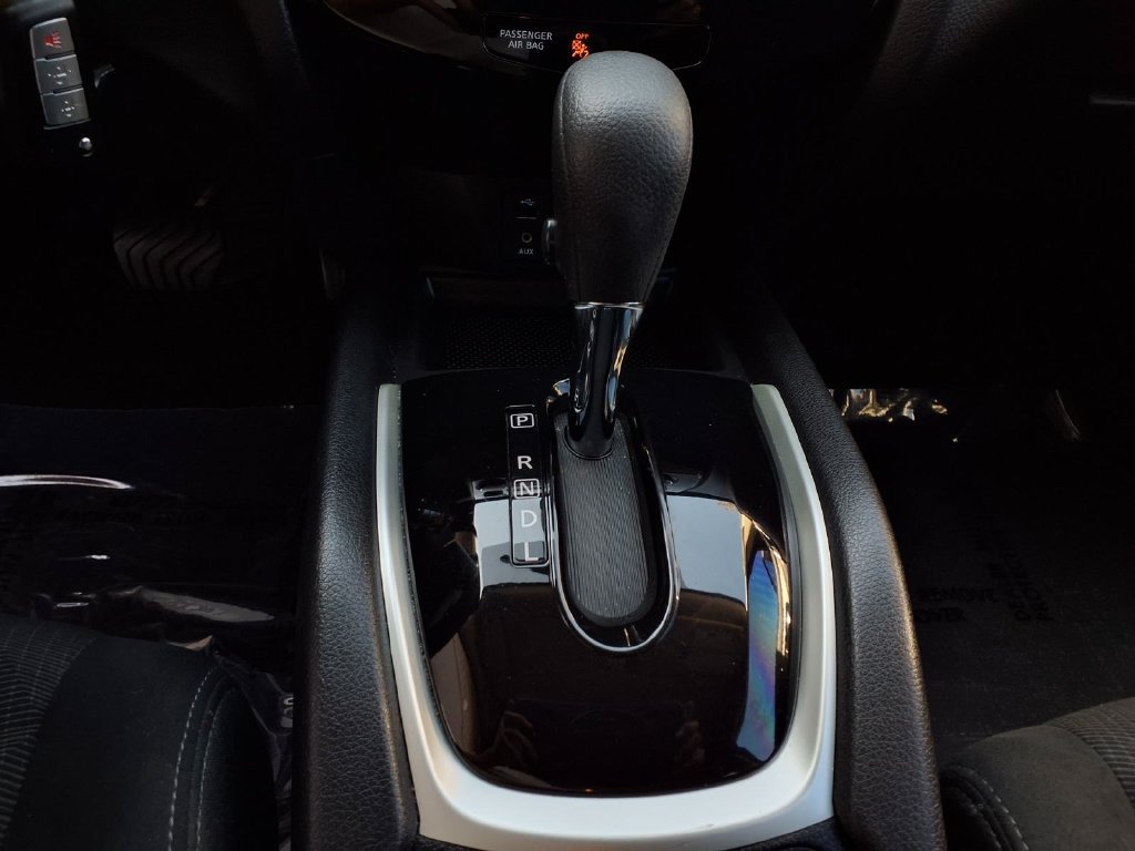 Used 2016 Nissan Rogue S FWD image 10
