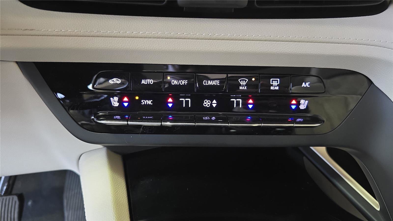 Used 2023 Buick Envision Avenir image 20