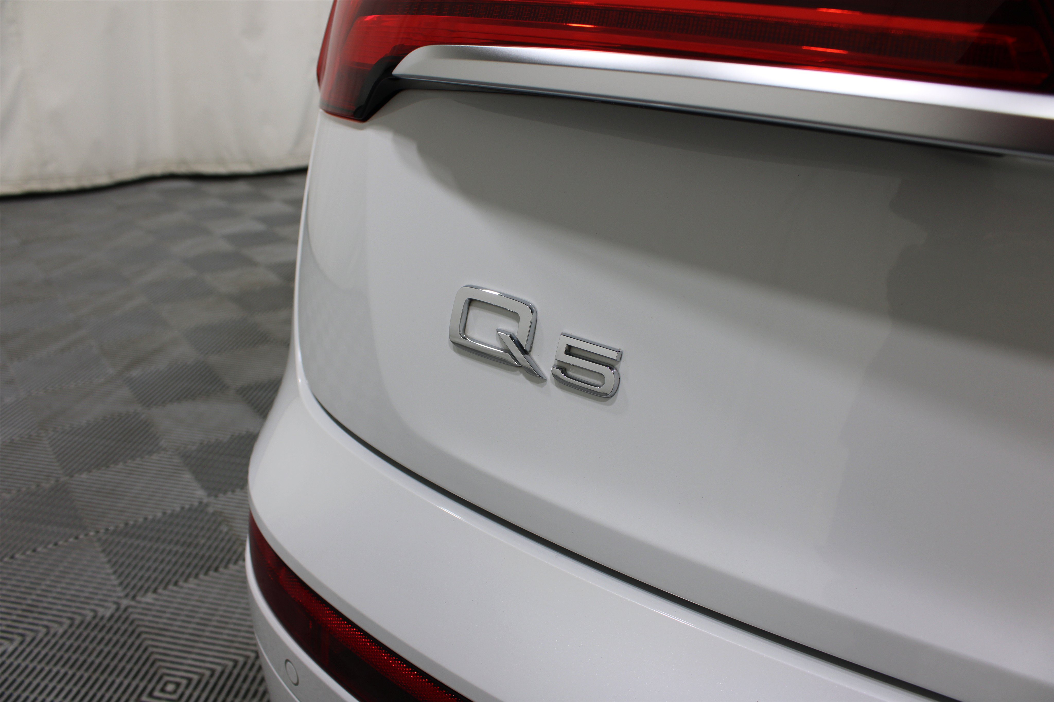 Used 2022 Audi Q5 e Premium Plus AWD/4WD image 30