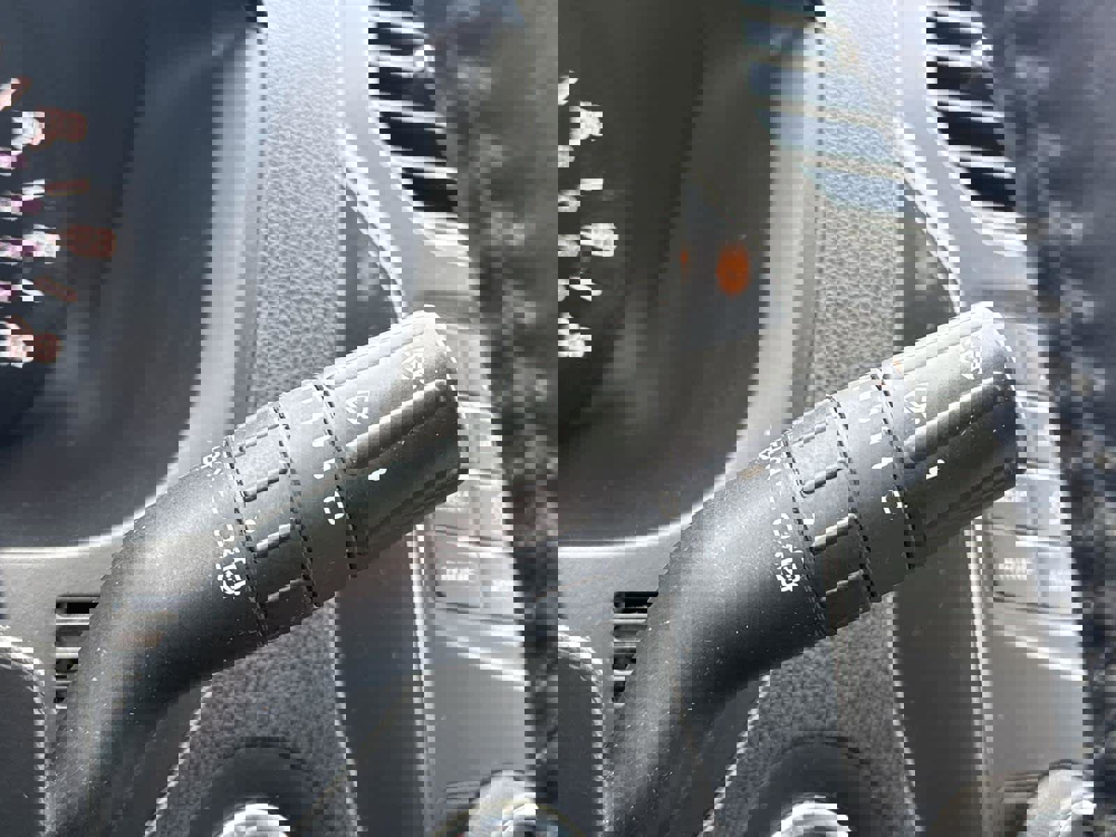 Used 2018 Ford Explorer XLT image 26