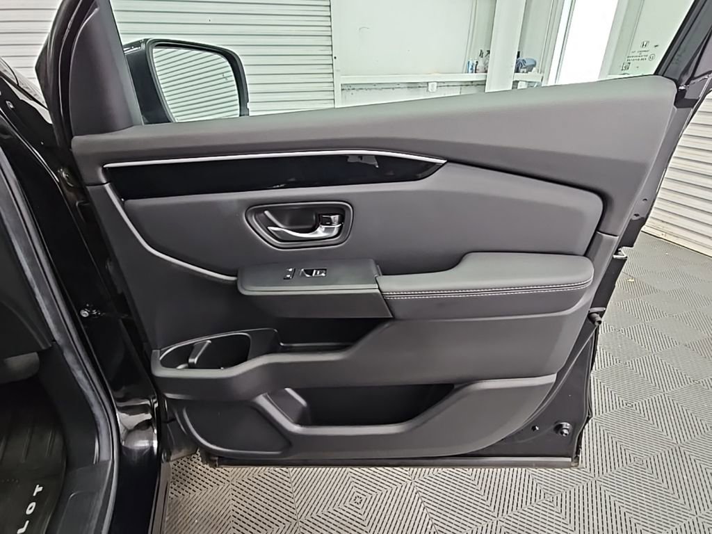 Used 2025 Honda Pilot EX-L image 41