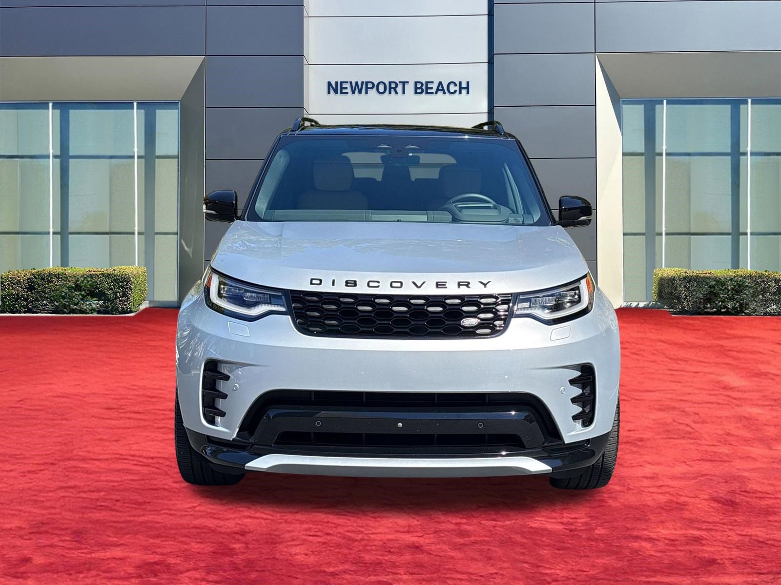 Certified 2024 Land Rover Discovery Dynamic SE image 6
