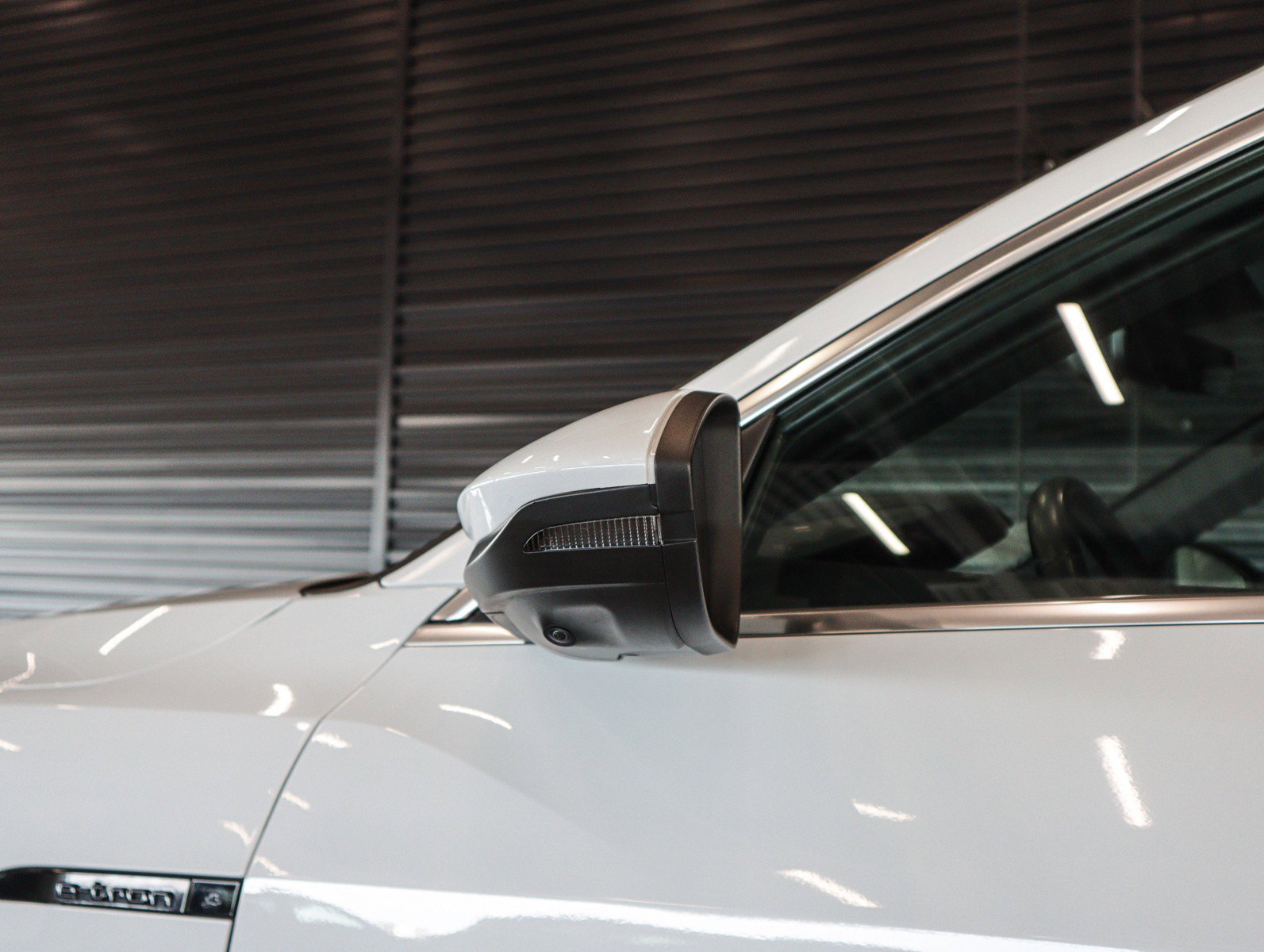 Used 2024 Audi Q8 e-tron Premium Plus image 30