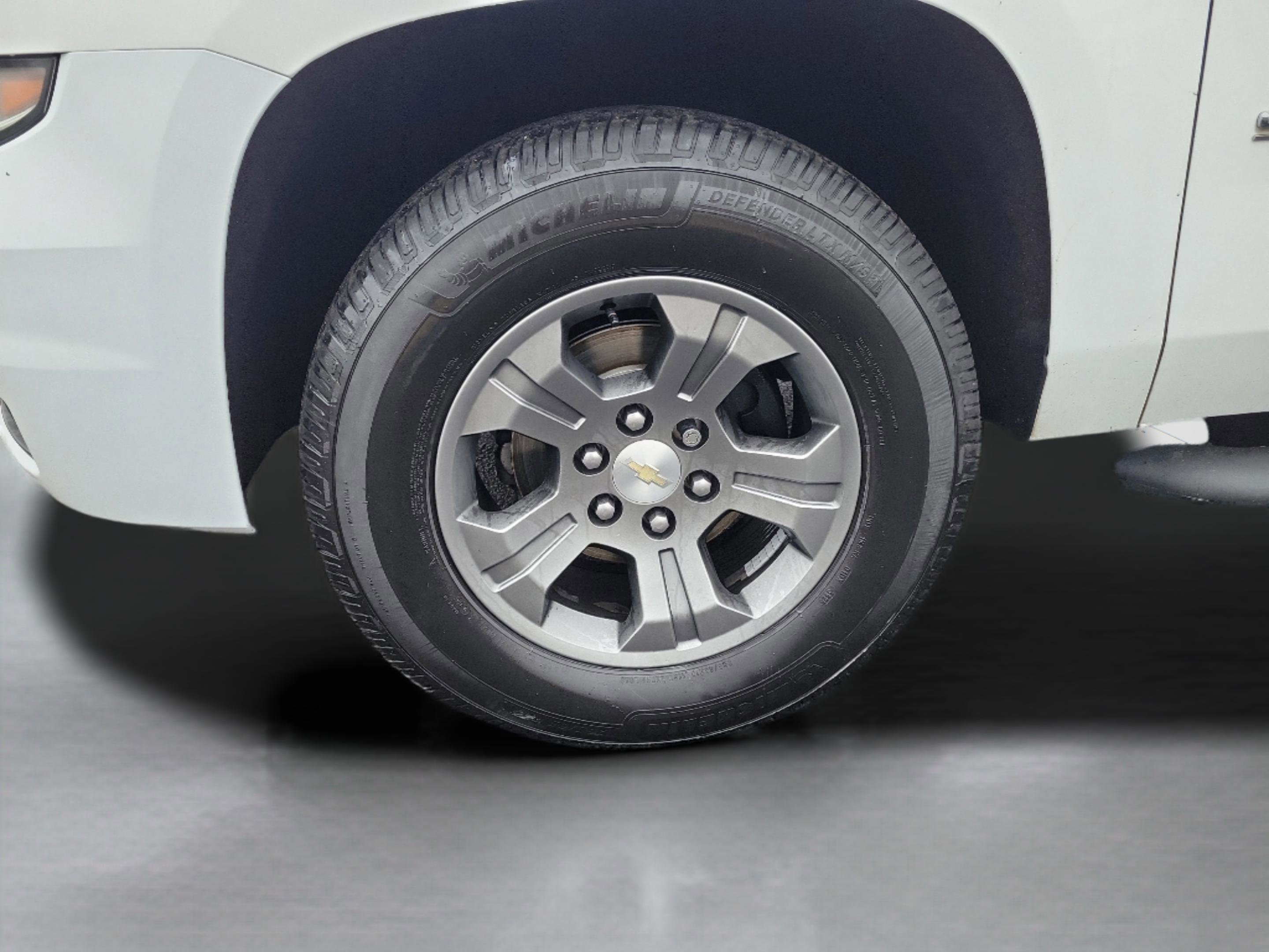 Used 2019 Chevrolet Suburban LT image 7