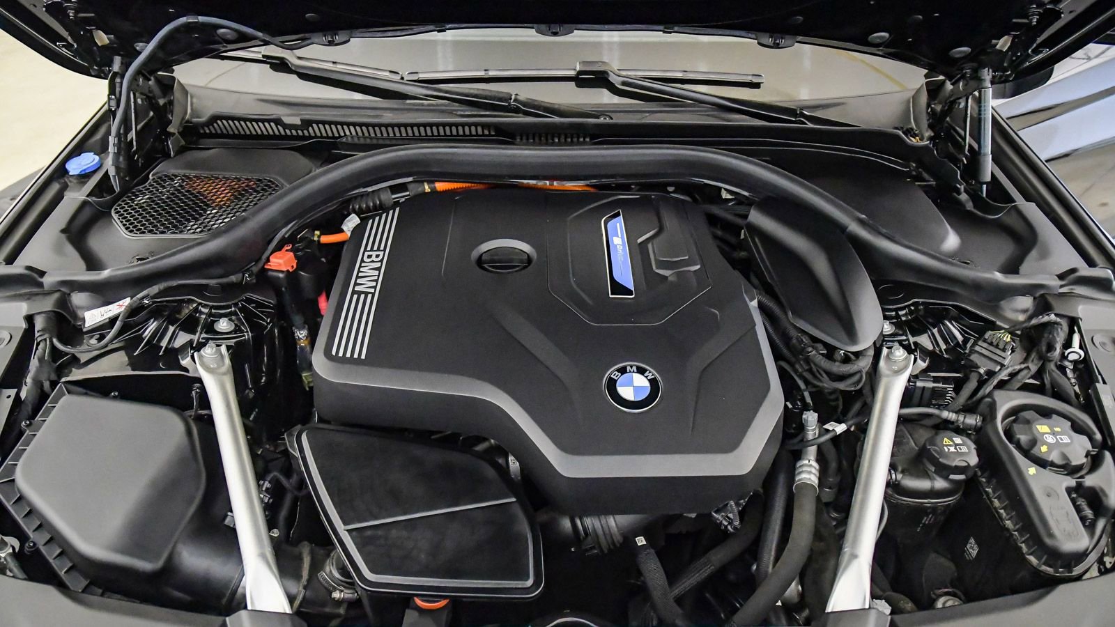 Certified 2023 BMW 530e w/ Premium Package image 28