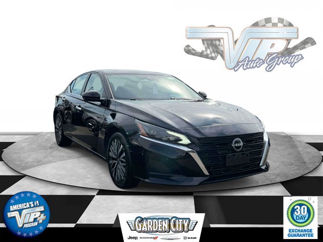 Used 2024 Nissan Altima 2.5 SV w/ SV Premium Package FWD image 1