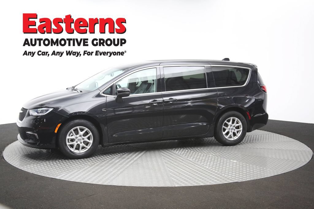 Used 2023 Chrysler Pacifica Touring-L FWD image 60