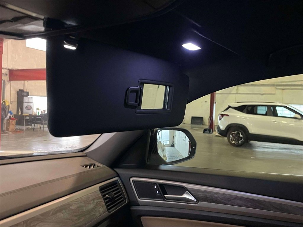 Used 2020 Volkswagen Atlas Cross Sport SE image 31