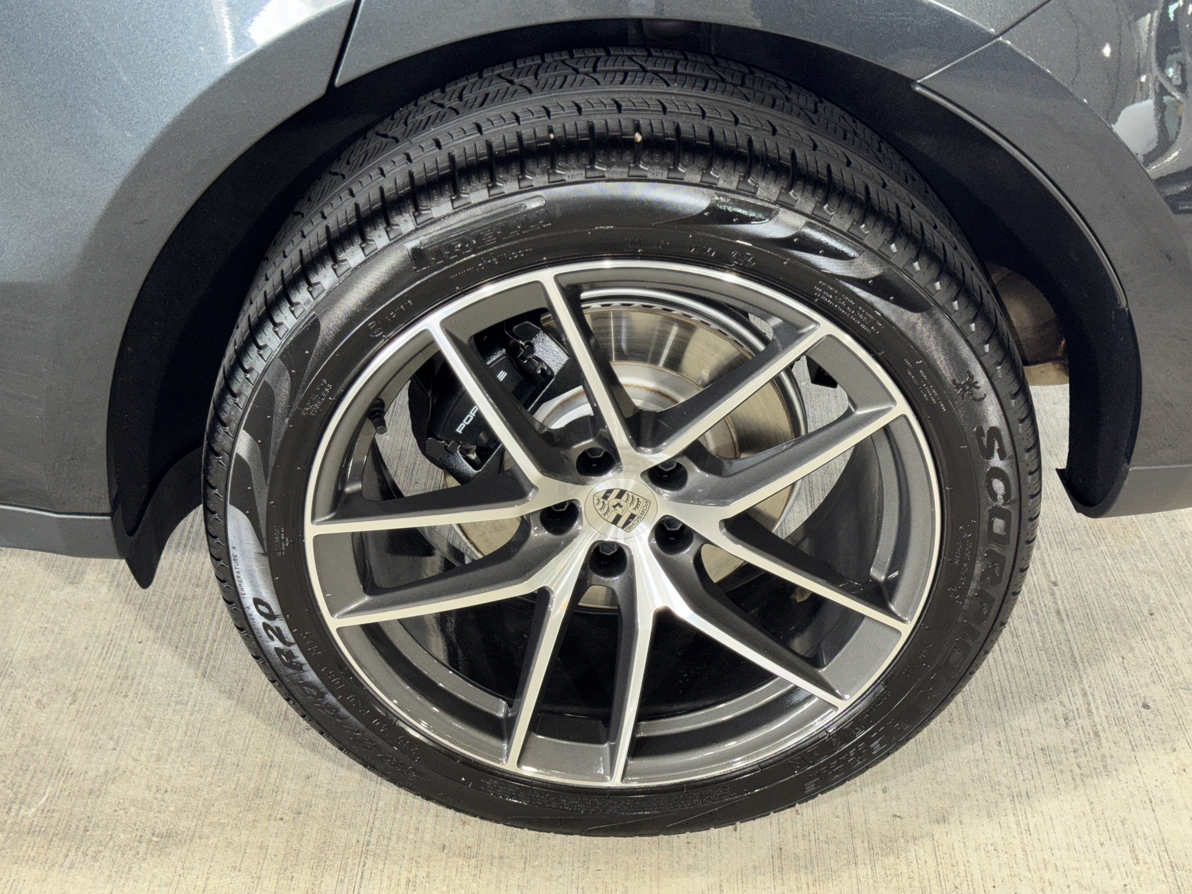Used 2025 Porsche Macan AWD/4WD image 37