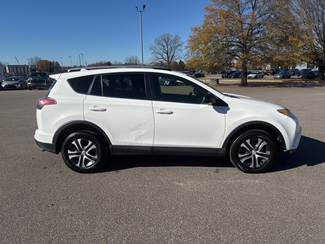 Used 2018 Toyota RAV4 LE image 6
