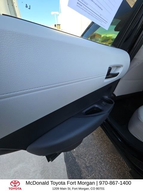Used 2025 Toyota Corolla Cross LE w/ Moonroof Package image 16