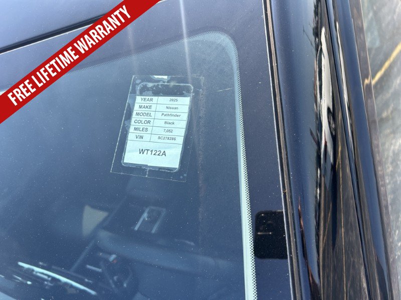 Used 2025 Nissan Pathfinder SL AWD/4WD image 28