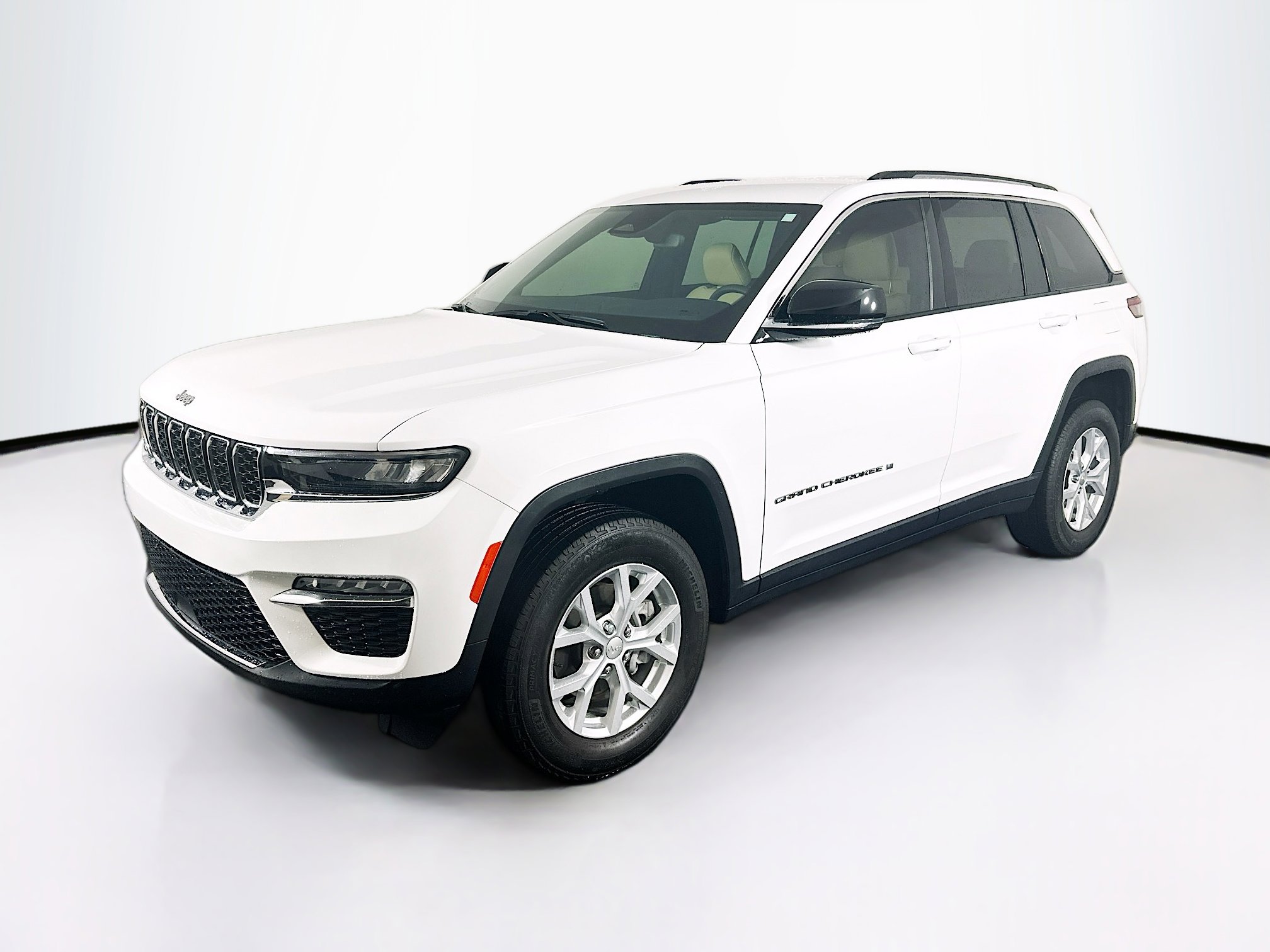 Used 2023 Jeep Grand Cherokee Limited image 3