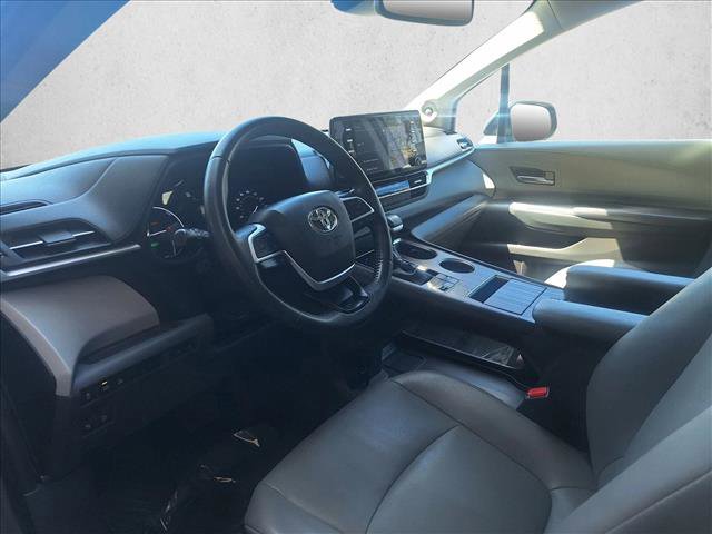 Used 2023 Toyota Sienna XLE w/ XLE Plus Package FWD image 9