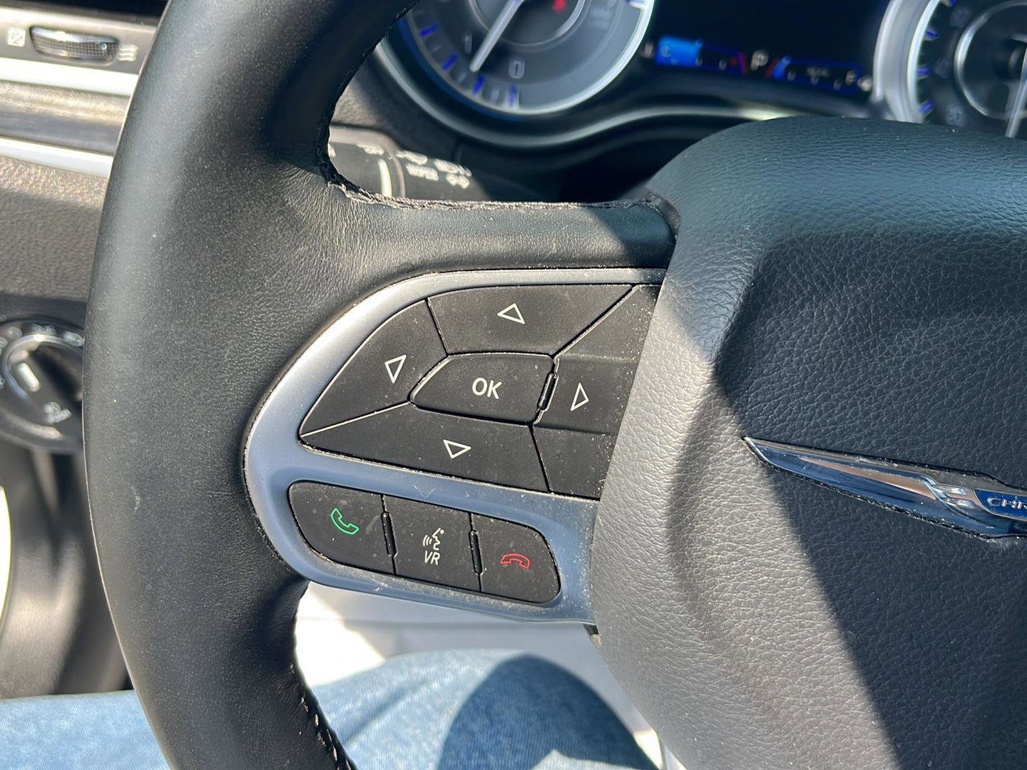 Used 2017 Chrysler 300 Limited w/ Value Package RWD image 11