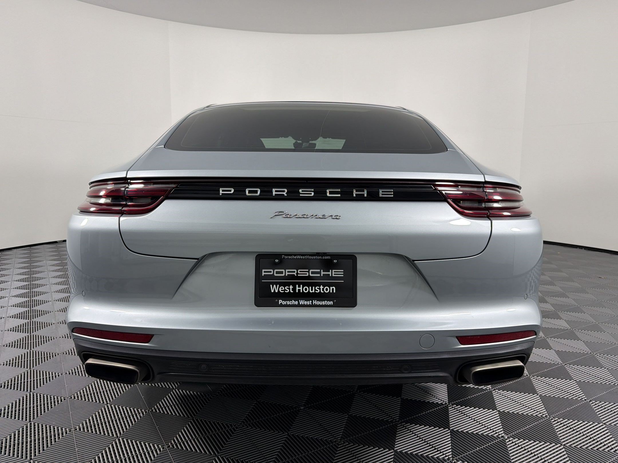Certified 2019 Porsche Panamera image 10