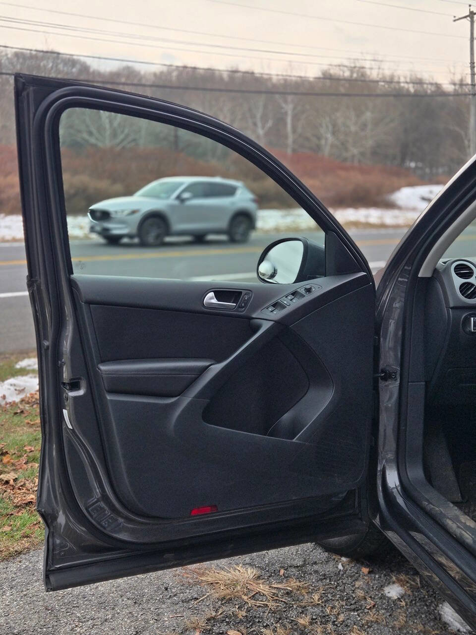 Used 2016 Volkswagen Tiguan S image 7