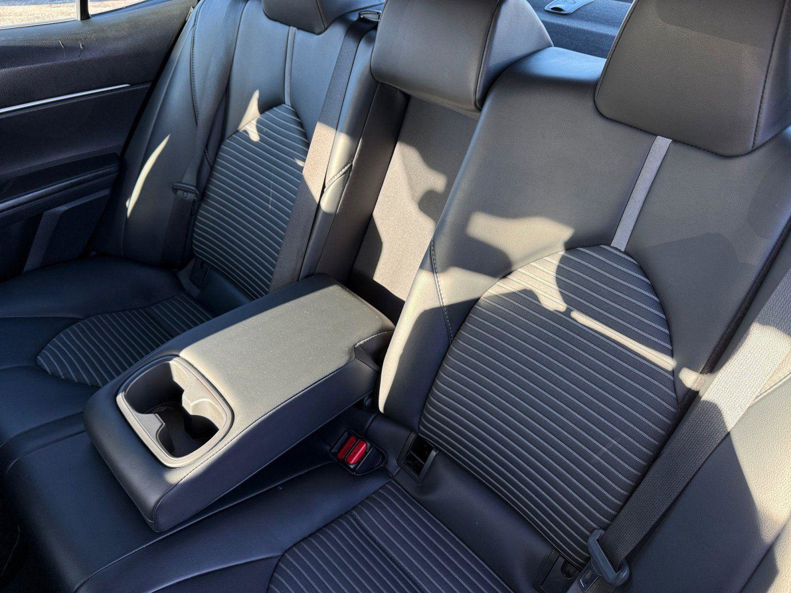 Used 2020 Toyota Camry SE image 13