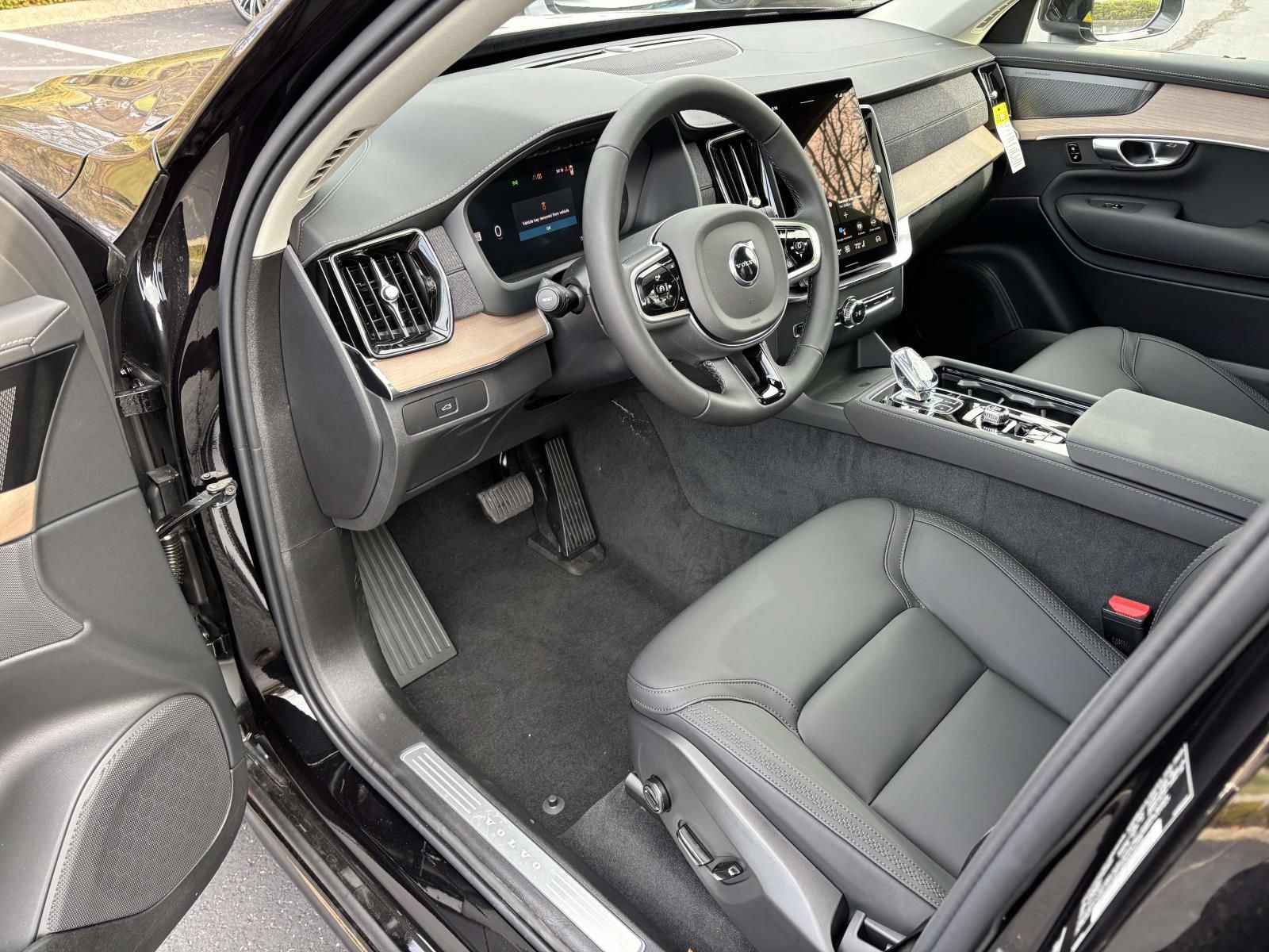 New 2026 Volvo XC90 B6 Plus w/ Protection Package Premier AWD/4WD image 24